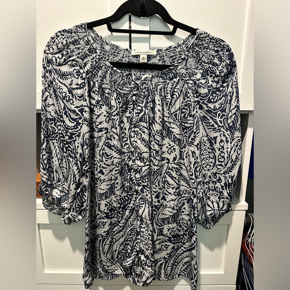 Banana Republic long sleeve blue/gray blouse. Size Medium